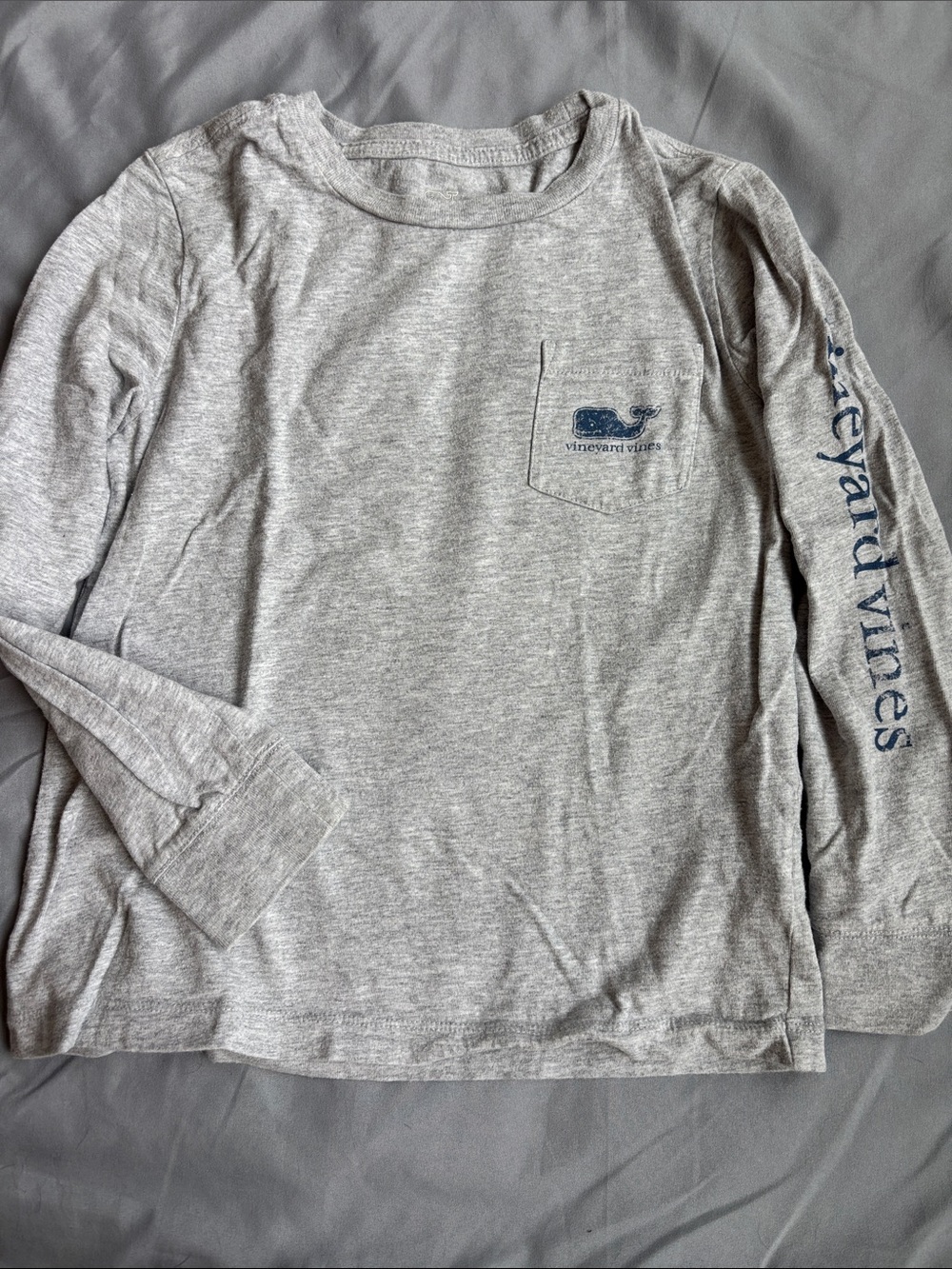 Vineyard Vines Kids Long-Sleeve Pocket Tee in Light Gray with Navy Logo